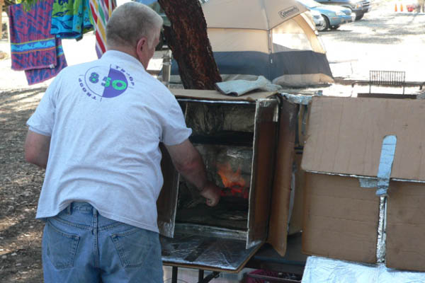 Jim demonstrates how you heat a Scotch Box oven.