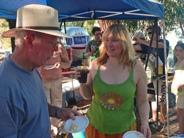 Hal and Michelle schooze over cocktails.